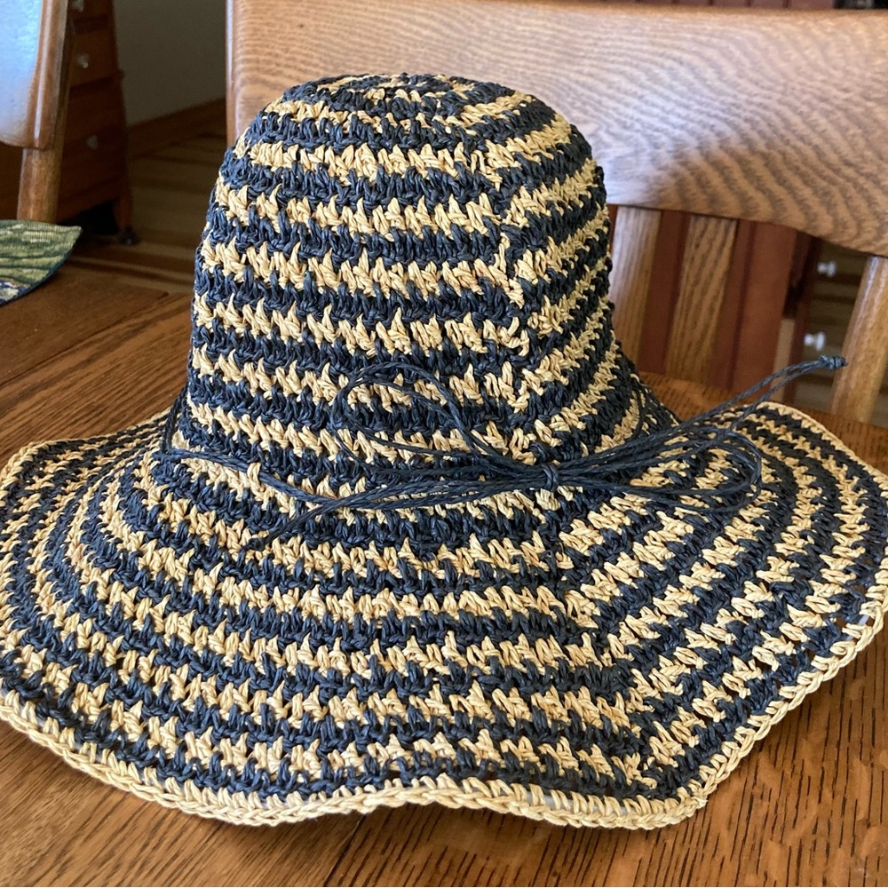 Nine West women’s floppy beach hat